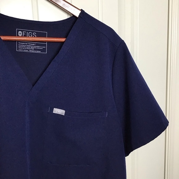 Figs Catarina One Pocket Scrub Top in Navy Size XXL. - Picture 4 of 8
